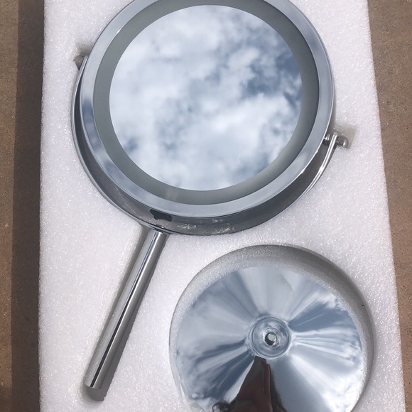 MAKEUP MIRROR LIGHT UP - Picture 3 of 9